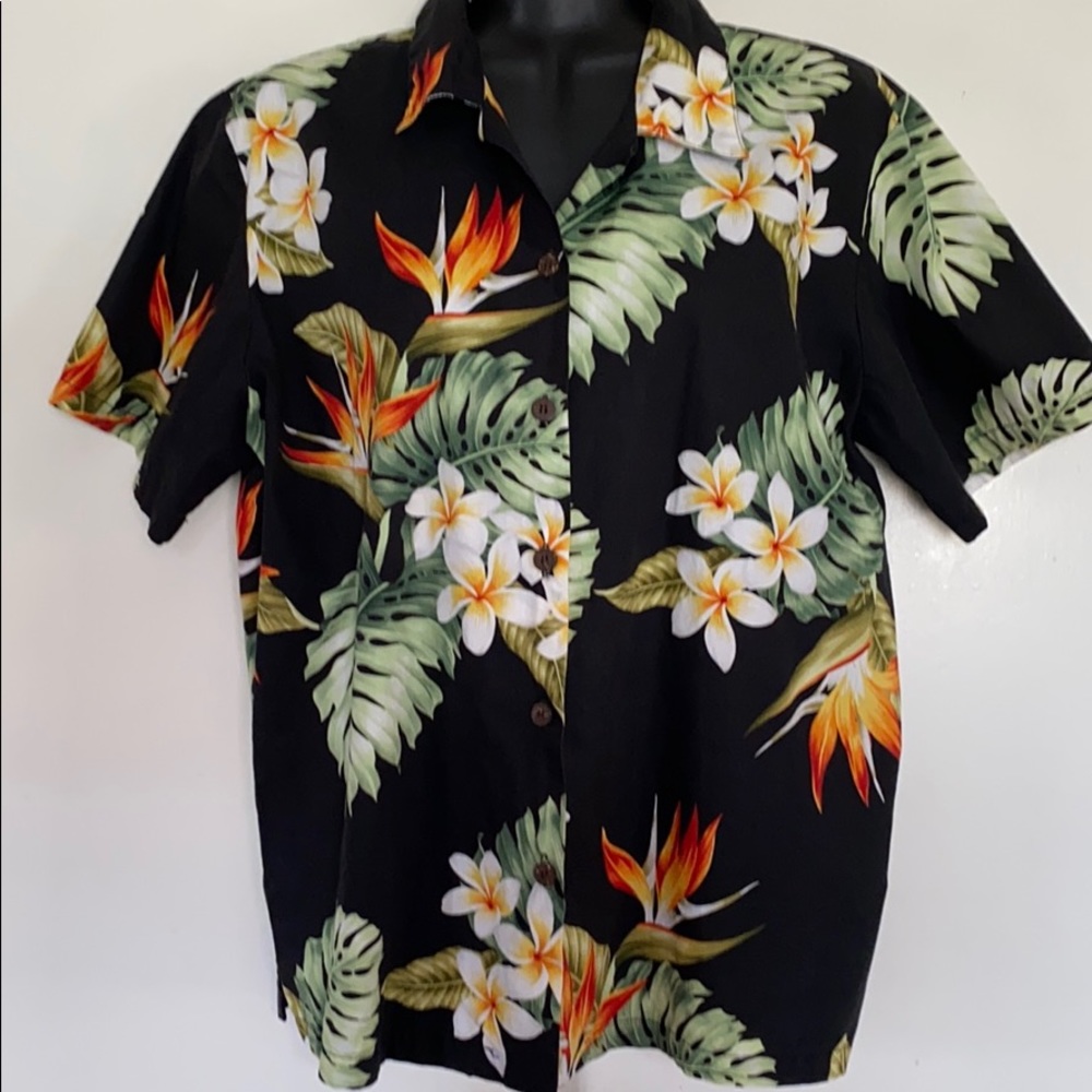 Women’s button up Hawaiian luau shirt